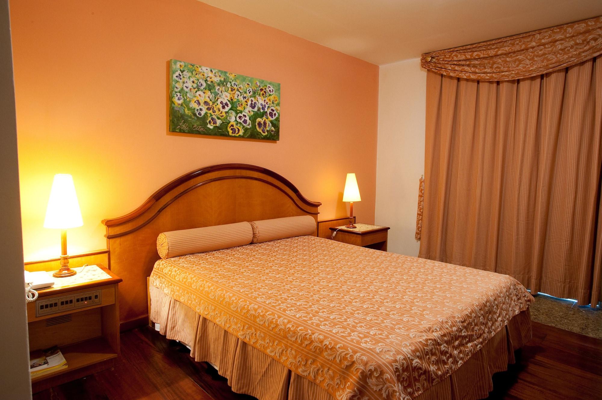 Colonial Plaza Hotel Pindamonhangaba Bagian luar foto
