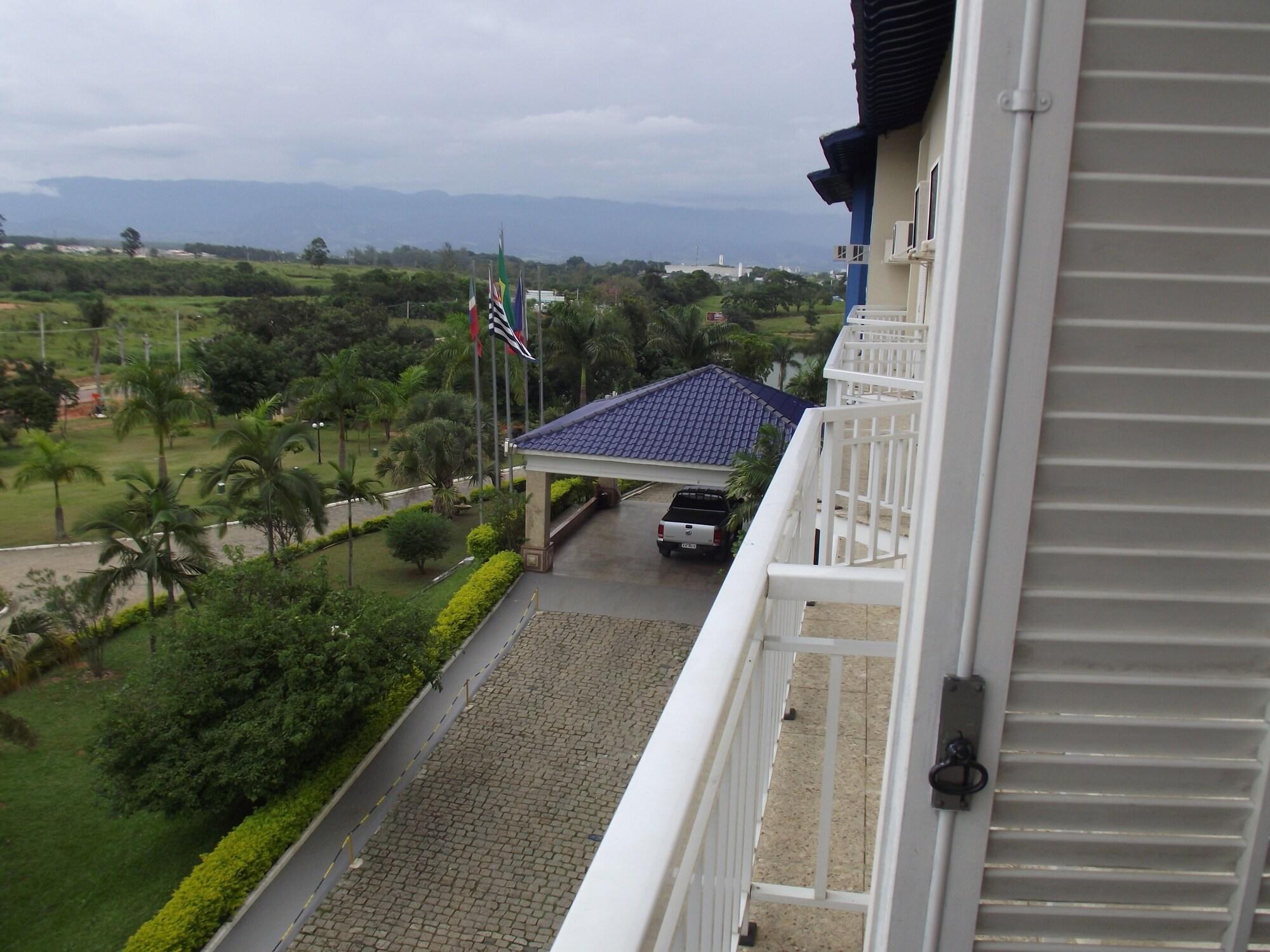 Colonial Plaza Hotel Pindamonhangaba Bagian luar foto